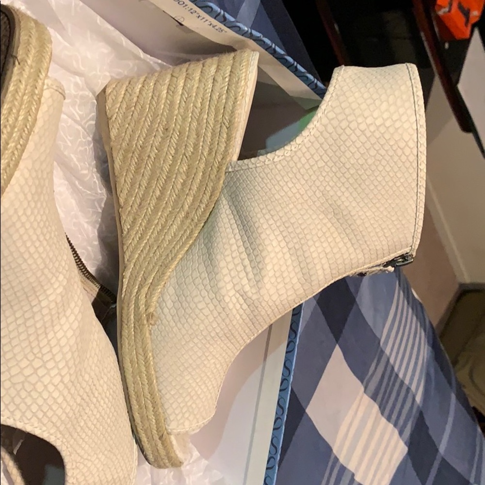 Vera wang wedges